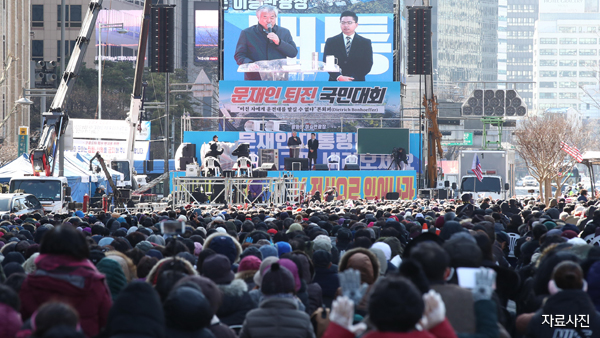 서울시, 광화문광장 집회 연 범투본·전광훈 목사 경찰 고발