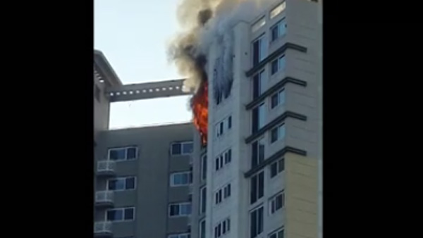 인천 청라동 25층짜리 아파트에서 불…주민 10여 명 대피
