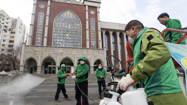 명성교회 부목사와 승강기 함께탄 성동구 직원 확진…성동구청 폐쇄