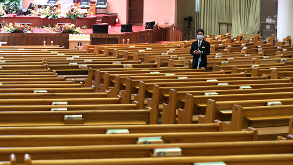 대형교회 "온라인 예배로 대체"…'범투본' 교회 예배 강행