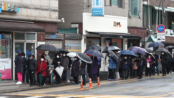 서울 자치구들 마스크 5부제 불편 막는다…"판매시간 통일"