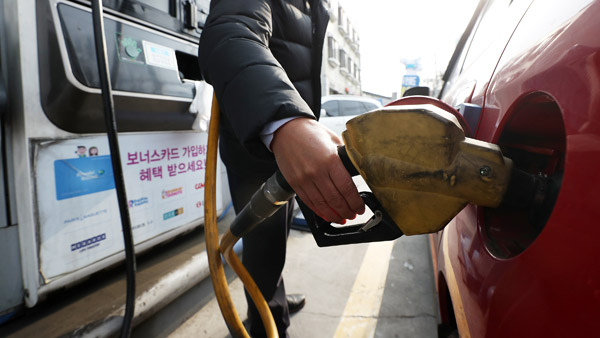 휘발윳값 7주째 하락…"국제유가 폭락 이르면 내주 큰폭 반영"