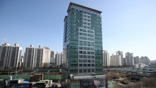 '집단감염' 콜센터 빌딩 폐쇄 기간 종료…방역 후 일부 시설 운영 재개