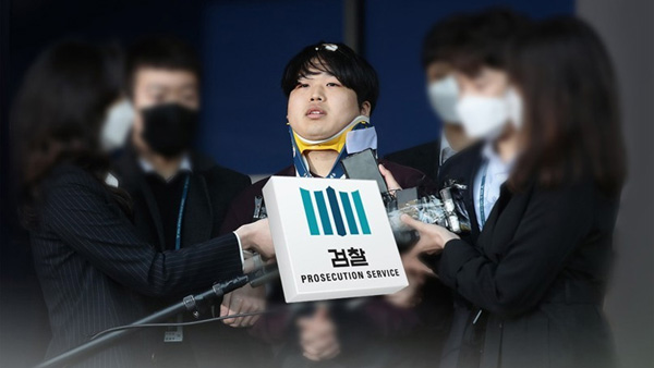 검찰, 조주빈 14개 혐의 구속기소…공범 2명 불구속 기소