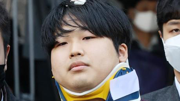 조주빈 첫 재판에서 성 착취물 제작 유포 혐의 인정…일부 부인 