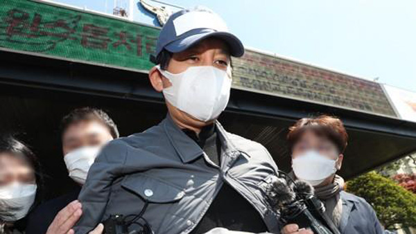 경찰, '라임 핵심' 김봉현 구속 송치…빼돌린 돈 일부 반환 