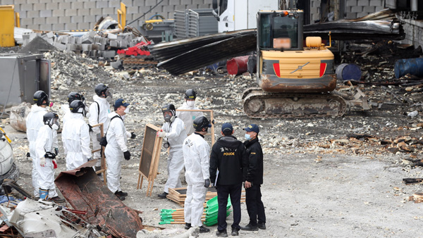 이천 화재 정밀 수색 실시 "유해일부·유류품 찾는다"