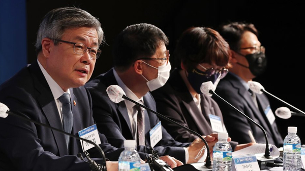 이재갑 장관 "전 국민 고용보험제도, 사회적 논의 거쳐 단계적 검토"