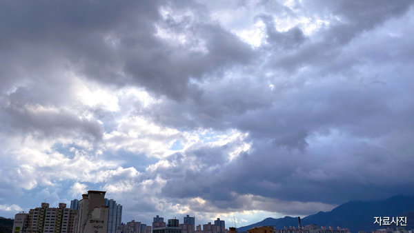 [날씨] 대체로 맑다가 구름 많아져