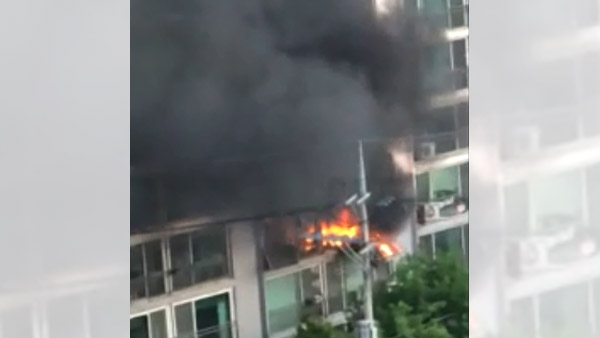 서울 동대문구 장안동 아파트 화재…1명 병원 이송