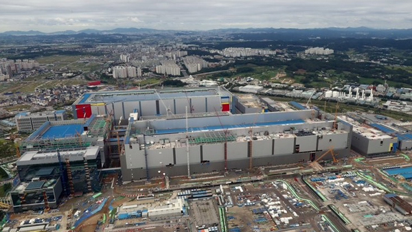 "삼성전자 평택공장 증설현장 확진자, 53명 접촉"