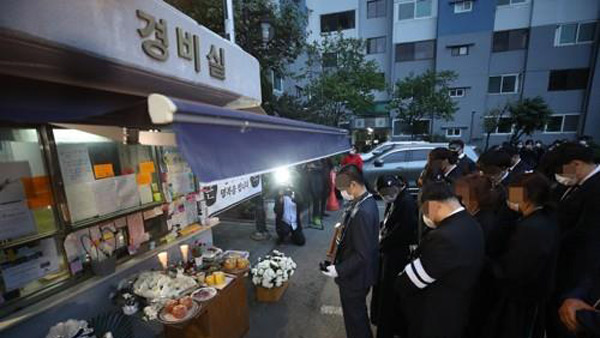 인권위 "경비원 등 노동자, 소비자 괴롭힘으로부터 보호해야"