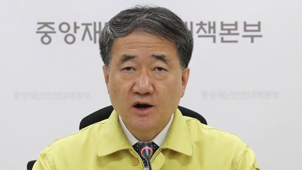 박능후 장관 "방역 취약집단 점검 필요…무자격 체류자 방역대책 논의"