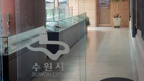 수원서 70대 남성 코로나19 확진…사위 근무하는 수원시청 일부 시설 폐쇄