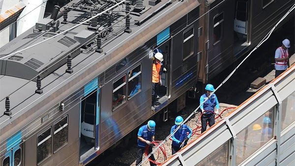 서울 지하철 4호선 열차 추돌사고 5시간여 만에 복구…'정상 운행'