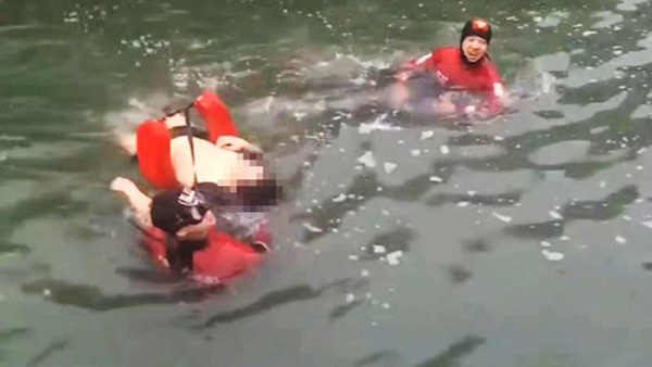 월미도 해안서 술 마시던 고등학생 3명 바다에 빠졌다가 구조