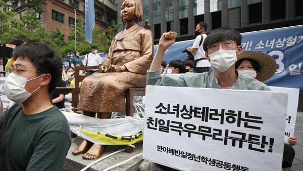 "소녀상 못 뺏긴다"…대학생 10여명 몸 묶고 연좌농성 돌입