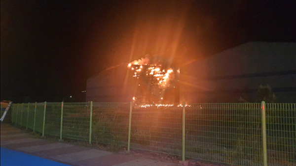 전북 군산 폐기물 창고에서 불…소방 대응1단계