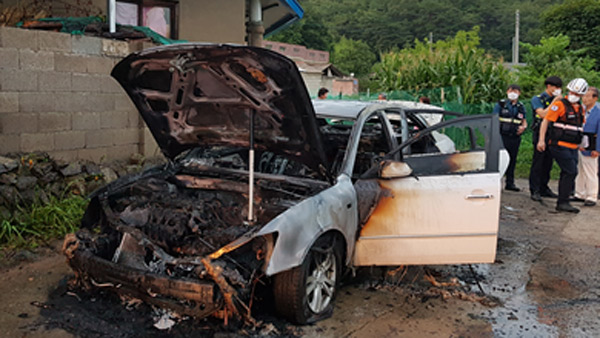 울산서 주차된 차량에 불…"엔진룸 과열" 