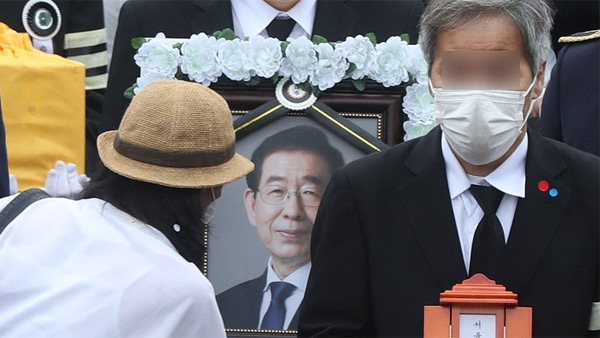 박원순 전 시장 휴대전화 '통신 내역' 영장 기각…"강제 수사 필요성 부족"