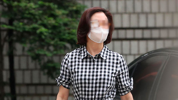 [조국·정경심 재판 LIVE⑭] 조국 딸 총장 표창장은 가짜?…"진짜 직인과 모양 달라"