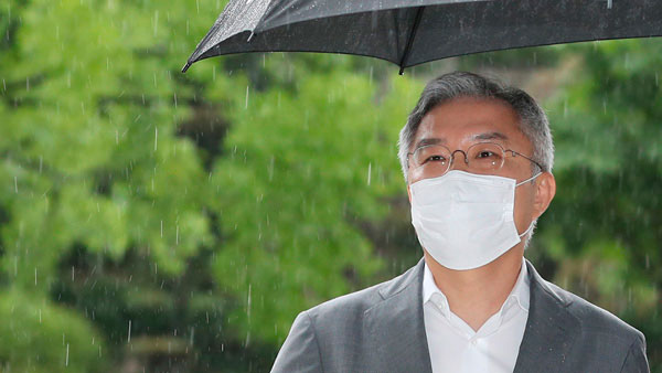 [조국·정경심 재판 LIVE⑭] 조국 딸 총장 표창장은 가짜?…"진짜 직인과 모양 달라"