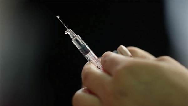 전문가 "코로나19 백신, 안전 입증된 해외제품 국내생산도 방법"
