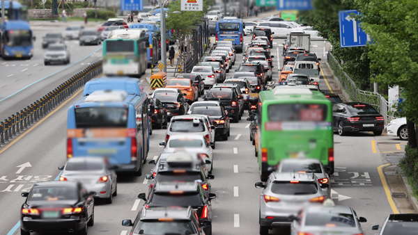 하천 도로 통제로 교통 혼잡…출·퇴근길 대중교통 증편