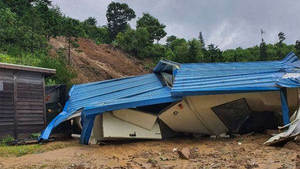 전북 장수 산사태 주택 매몰 현장서 2명 숨진 채 발견