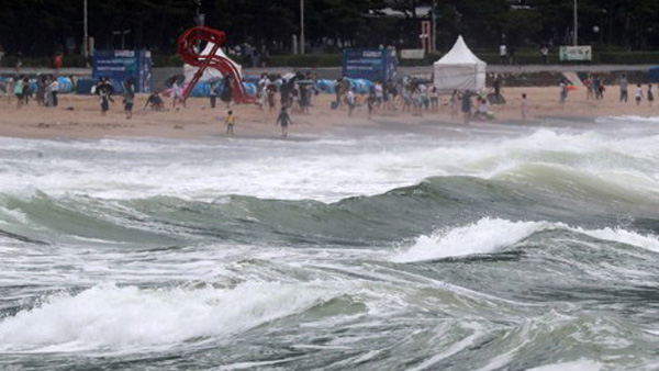 [속보] 제5호 태풍 '장미' 오후 2시 50분 거제도 남단 상륙