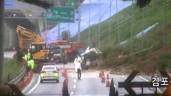 토사 유출로 통제된 인천 북항터널…4시간 만에 통행 재개