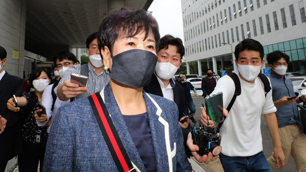 '목포 투기 의혹' 손혜원 전 의원 징역 1년 6개월 실형…법정 구속은 면해