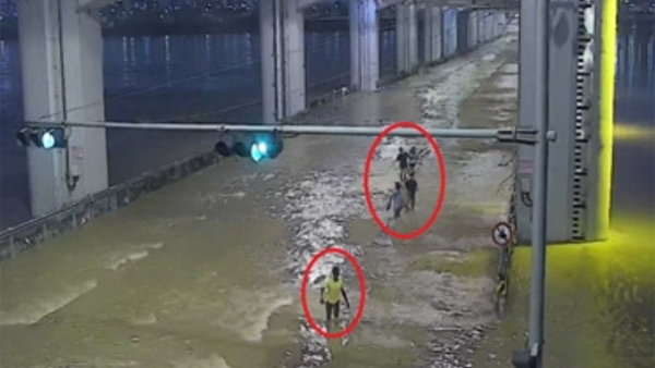 한밤중 잠수교에 고립됐던 학생들 CCTV에 발견돼 구조