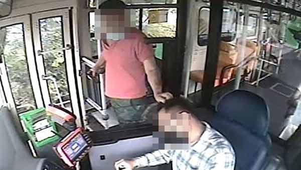 '마스크 제대로 써달라' 요구한 버스기사 폭행 혐의 60대 남성 구속
