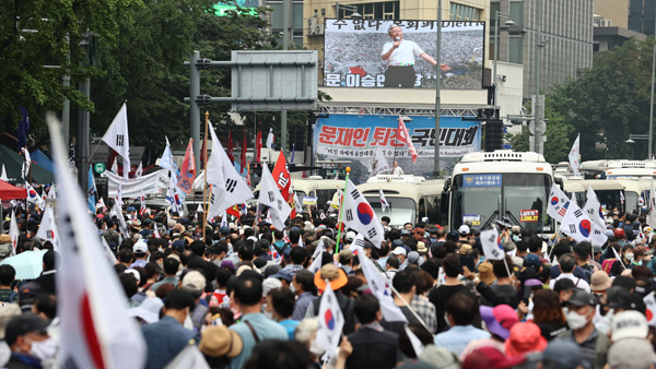 서울시 이달 말까지 서울 전역에 '10인 이상 집회 전면 금지'