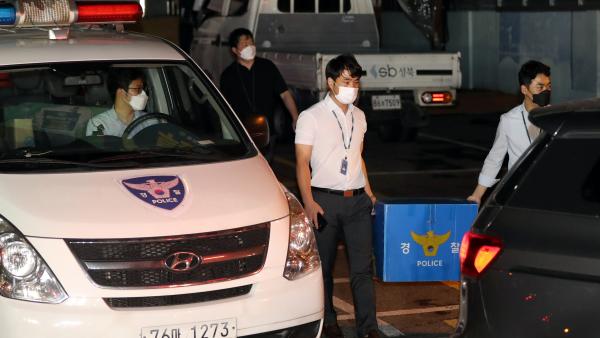 4시간 20분만에 사랑제일교회 압수수색 종료…방역당국 역학조사 착수