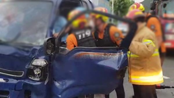 부산 송정동 녹산국가산업단지서 추돌사고…뒷차 운전자 병원 이송