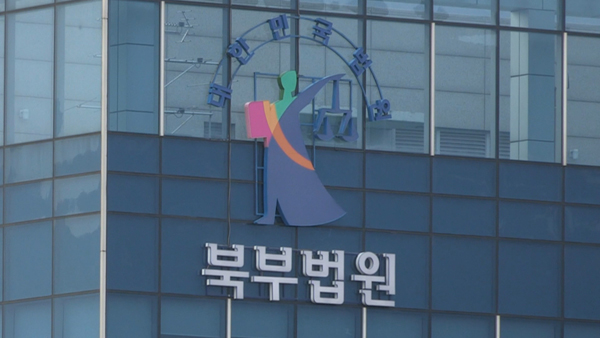 자전거 타고 다니며 여성 20여명에 침 뱉은 20대 구속바카라 배팅 법 기각
