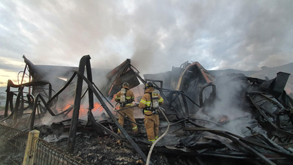 포천 공장지역 화재 9시간 만에 꺼져…3명 부상