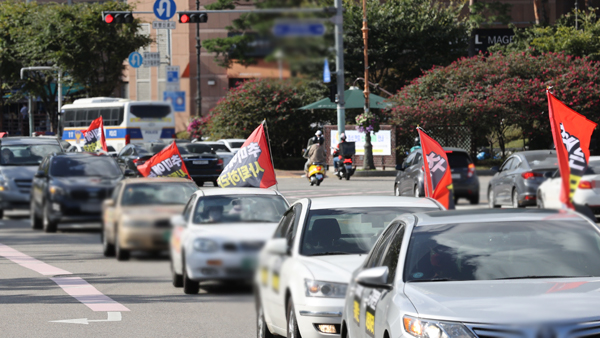 법원, 개천절 '드라이브 스루' 차량시위도 금지 유지