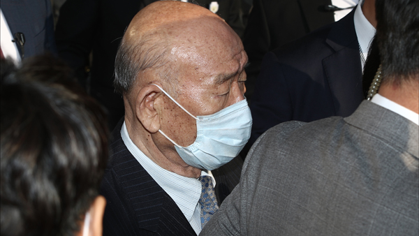 사자명예훼손 혐의 전두환에 징역 1년6개월 구형