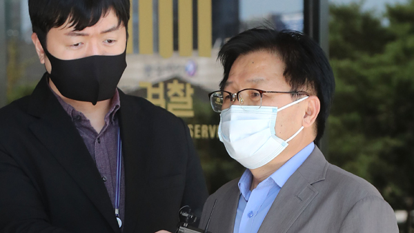 검찰, '아이폰 고의 성능저하 의혹' 재수사 시작…고발인 조사