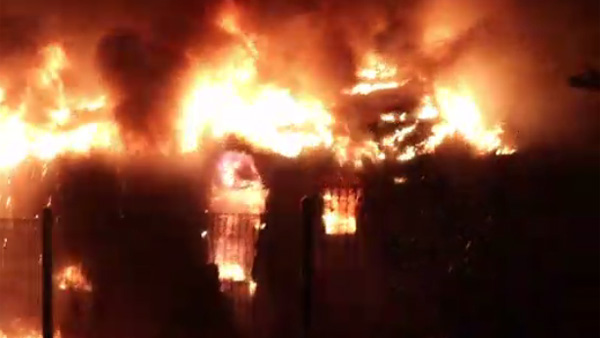 전북 김제서 단독주택 화재…일가족 3명 대피 