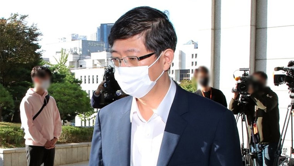 '재산 축소신고' 김홍걸 검찰 출석…"조사에 성실히 임할 것"