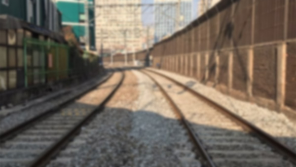 서울 노량진역서 담 넘어 철로 걷던 고교생들…KTX에 1명 부상