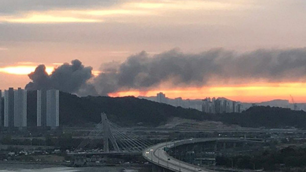 인천 남동공단 의류 공장 화재…소방관 1명 부상