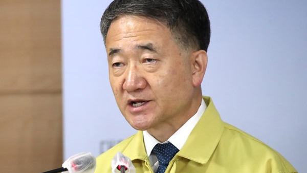 박능후 "전문가판단 믿고 독감접종 참여해달라…저도 오늘 접종"