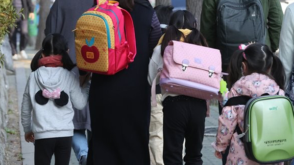 "1학기 초등생 등교일수 서울 12일 최소…전남의 5분의 1 수준"