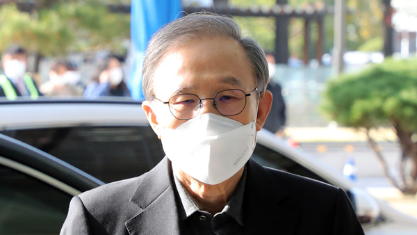 MB 서울중앙지검 도착…신원확인 후 동부구치소로