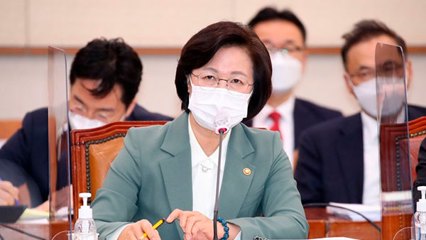 추미애 장관 불륜설 유포한 인터넷카페 운영자 기소 의견 송치